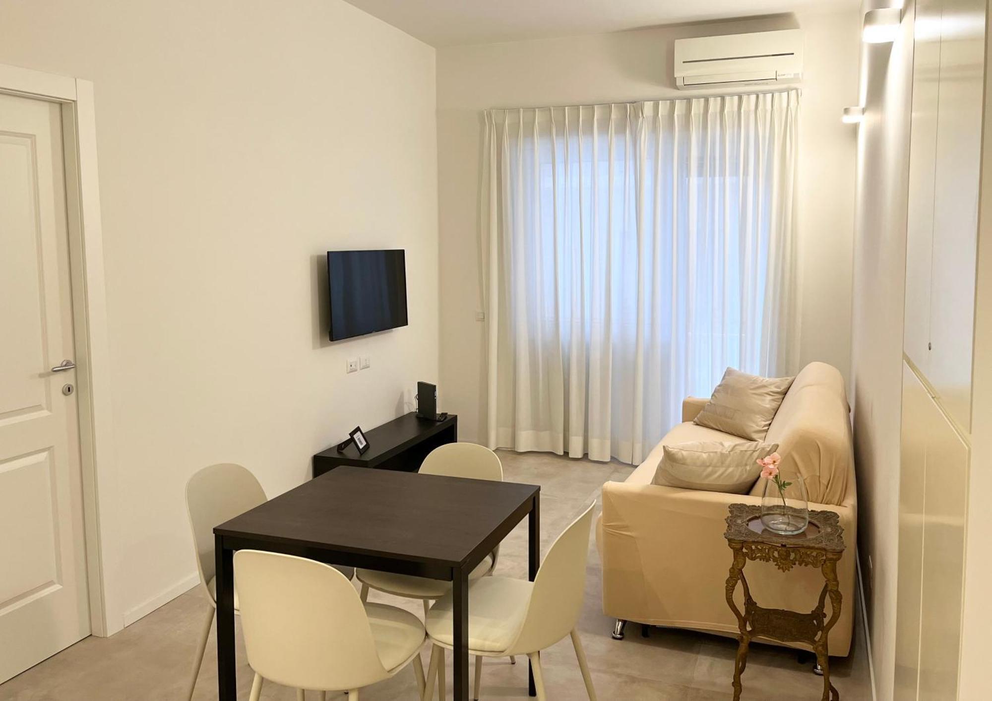 Paula Petra Vatican Apartment Rom